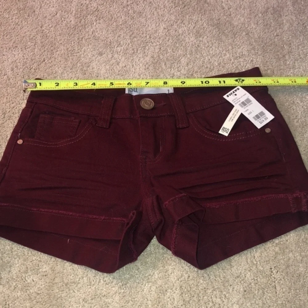 Tilly RSQ Malibu Cuff‎ Short Burgundy size 1 NWT